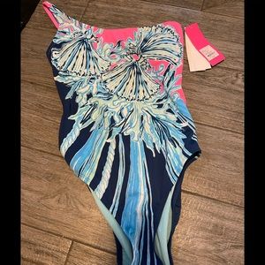Lilly Pulitzer NWT size 6 Larue one piece.